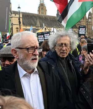 106759413-15607437-Former_Labour_leader_Jeremy_Corbyn_and_his_brother_Piers_Corbyn_-a-5_177249137490.avif