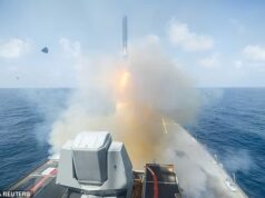 Um aumento nos preços do petróleo resultante dos ataques do Irão ameaça colocar ainda mais pressão sobre os orçamentos familiares.