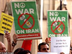 Protestos violentos contra os ataques aéreos do Irão atingiram as ruas de Sydney – enquanto milhares de pessoas celebravam no Hyde Park e os iranianos-australianos comparavam o acontecimento à queda do Muro de Berlim.