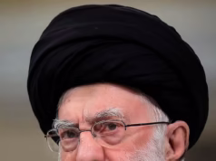 O New York Times explode com manchetes fora de alcance sobre a morte do líder supremo do Irã