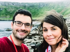 Um pai que matou sua filha jogando-a no chão de madeira está em liberdade