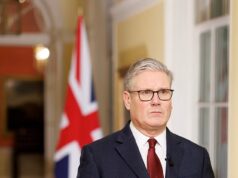 O Reino Unido elabora um plano de resgate para britânicos presos nos estados do Golfo: o primeiro-ministro permite que os EUA usem bases britânicas para lançar ataques ao Irã enquanto os ministros se preparam para a evacuação em massa via Arábia Saudita