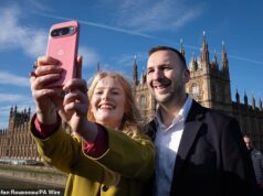 Enquanto mísseis e drones chovem sobre bases militares no Médio Oriente e no Reino Unido… O líder verde Polanski apela a Starmer para encerrar a cooperação com os EUA para desarmar o Irão