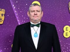 John Davidson pede desculpas pela ‘dor, aborrecimento e mal-entendido’ causados pela explosão de palavras com N após sua Tourette nos BAFTAs