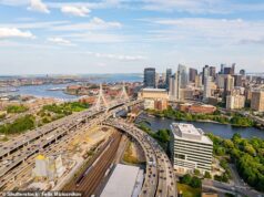 O chefe dos investimentos diz que está evitando gastar dinheiro com o prefeito acordado da cidade azul-escura e suas políticas.