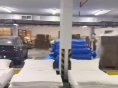 A vida na blitz de Dubai: famílias britânicas presas nos Emirados Árabes Unidos contam como foram forçadas a dormir em camas em estacionamentos de hotéis e a se abrigar em boates