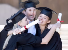 Uma em cada 10 pessoas que iniciam a universidade não tem A-levels… e 50.000 nem sequer têm GCSEs