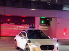 Momento distópico, carros sem motorista impedem que equipes de emergência cheguem às vítimas do ataque terrorista em Austin