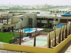 Nuvens de fumaça são vistas sobre Riad após um ataque de drone iraniano à embaixada dos EUA na Arábia Saudita