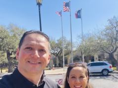 A esposa do congressista ‘traidor’ envia um sinal muito contundente após ‘caso’ com um assessor que se incendeia: fontes revelam como ele realmente se sente… quando ele se esconde