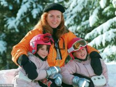 Fergie se gabou de ser uma “mãe muito boa” – mas um especialista real afirma que ela entregou as “filhas” a uma babá e levou Beatrice para férias ilegais com o namorado semanas após o nascimento de Eugenie – antes de apresentá-las a Epstein.