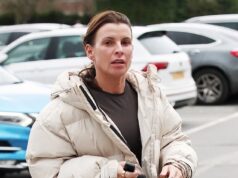 ‘Os Rooneys têm um entendimento especial’: Wayne foi visto com duas outras mulheres em um bar e Coleen foi vista sem o anel, amigos levantam a tampa sobre o status de casamento secreto