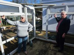 Casal de aposentados perde £ 65.000 em economias de uma vida depois que o construtor cowboy transforma sua aposentadoria em um pesadelo – e os deixa morando em um canteiro de obras