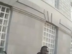 O triplo assassino de Nottingham, Waldo Calocan, é parado pela polícia em frente à sede do MI5 depois que uma nova filmagem de câmera corporal exige sua prisão