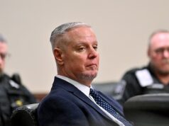 Pai insensível da Geórgia condenado por 29 crimes depois que filho mata 4 em tiroteio no ensino médio