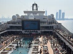 Espírito blitz dos britânicos presos no navio de cruzeiro de Dubai: passageiros ‘dançaram ao redor da piscina’ enquanto ataques suicidas de drones – enquanto as famílias enfrentam mais de uma semana presas no porto