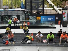 Enorme pressão para dar a milhões de australianos uma semana extra de férias anuais