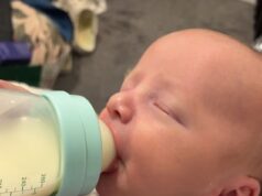 Bebê recém-nascido passa meses em agonia depois de, sem saber, alimentar três fórmulas ‘venenosas’ para bebês