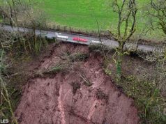 Os nossos animais morrerão de fome e nós ficaremos presos, dizem agricultores preocupados, depois de o município não ter conseguido resolver o deslizamento de terras que isolou a aldeia há mais de um mês.