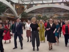 Cha-cha-ing, o Oriente Médio está pegando fogo… mas pelo menos eles estão recebendo um aumento! Indignação enquanto os deputados dançam no parlamento enquanto a crise do Irão coloca a Grã-Bretanha “à beira da Terceira Guerra Mundial”