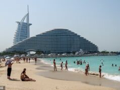Você quer lutar aqui? Turistas e expatriados aproveitam as praias de Dubai à sombra de hotéis atingidos por drones iranianos enquanto o conflito continua na região