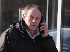 Exposto: Homem seminu filmado ‘fuga do marido da amante’ admite ter causado acidente de três carros