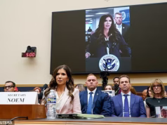 O momento chocante em que Kristy Noem foi questionada sobre fazer sexo com trabalhadores casados