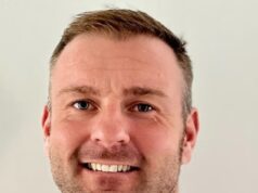 Vice-diretor de escola primária casado que bombardeou colegas com mensagens sexuais e culpou a carga de trabalho, foi proibido de lecionar