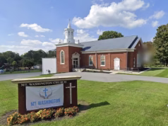 Igreja provoca indignação com nova política que acolhe crianças barulhentas