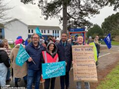 Funcionários da escola entram em greve por abusos ‘racistas e misóginos’ de estudantes do sexo masculino – dois anos depois de professor esfaqueado por aluno
