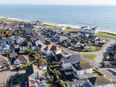 Os moradores temem que sua bela comunidade à beira-mar esteja sendo tomada pelo Airbnb, com “hóspedes hospedados em banheiras de hidromassagem até as 4 da manhã” – à medida que planos para mais casas de férias são revelados