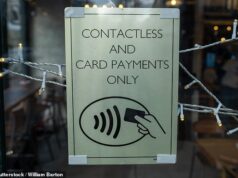 Sete varejistas de rua ficaram sem dinheiro no ano passado, apesar de milhões de britânicos ainda usarem dinheiro físico