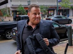 O herdeiro dos móveis enganou magnatas para que entregassem milhões para sua startup, mas gastou o dinheiro em voos em jatos particulares, associações a clubes de campo e bat mitzvahs das filhas.