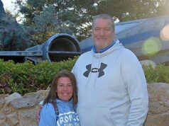 A vendedora de Yale que afirma que seus colegas lhe ofereceram ‘arremesso de anão’ e zombaram de sua altura de 1,20 metro perde o processo no tribunal – depois de se mudar para Las Vegas em vez de preencher os papéis