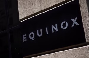 O que realmente acontece em algumas salas de vapor do Equinox: especialistas em academias revelam palavrões reveladores… sinais secretos de toalhas usados por homens casados experimentais… e clubes com os vestiários mais ‘agressivos’
