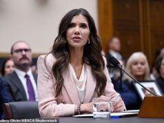 A demissão de Christie Noem gera comemorações dentro do Departamento de Segurança Interna, com funcionários sorridentes e felizes com sua libertação.