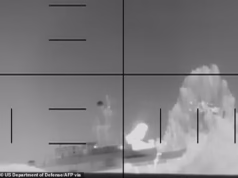 Australianos trabalhando no submarino dos EUA que afundou o navio de guerra iraniano ‘enviado para a cabine quando o torpedo disparou’ do Sri Lanka