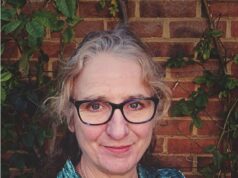 Casal vence batalha legal com vizinhos milionários por causa de uma pequena faixa de terra fora de sua casa de £ 1,3 milhão depois que o chefe da empresa instala um gnomo de jardim na porta ao lado