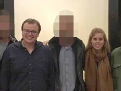 Princesa Beatrice sorri em foto de grupo com o marido ‘espião chinês’ do parlamentar trabalhista em viagem de caridade ao Nepal