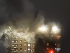 Uma pessoa morreu após cair de uma janela em um incêndio em um prédio