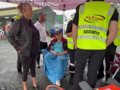 Sr. Whippy atingido por um raio em show country ativista