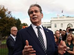 O secretário do Tesouro, Scott Bessant, alerta sobre o maior bombardeio de todos os tempos no Irã, enquanto os EUA têm como alvo fábricas de mísseis