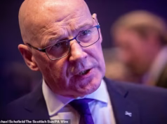 Reação após ‘consideração’ de banir militares dos EUA de Prestwick