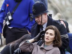 Rachel Weisz posa com o co-estrela Matthew Macfadyen na primeira cena dramática do remake do clássico thriller dos anos 60