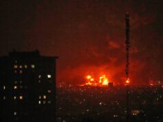 Inferno na Terra: Crescente Vermelho adverte que Teerã pode ser inundada por chuvas tóxicas que podem causar queimaduras químicas e danos aos pulmões após ataques a instalações petrolíferas israelenses