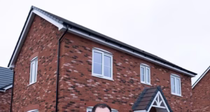 O que você precisa saber antes de comprar uma casa nova: Achei que tinha feito um bom negócio – mas agora descobri essa armadilha oculta da hipoteca. Estou chocado que os desenvolvedores possam fazer isso. não me entenda mal