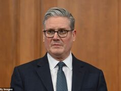 ITV Care forçada a se desculpar pela música pornográfica dirigida a Starmer enquanto Luke Littler vence James Wade para reter o título do UK Open e embolsar £ 120.000