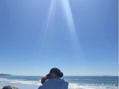 Meghan compartilha uma linda foto dela e de sua filha Lilybet na praia para o Dia Internacional da Mulher – ‘Papa Sussex’ dá crédito à fotografia