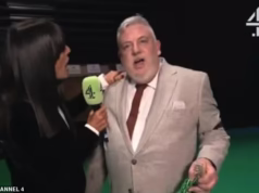 Claudia Winkleman é atingida no FACE pelo vencedor do Crofts ao vivo na TV em um acidente estranho – sua estreia como apresentadora na exposição canina anual divide os espectadores