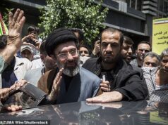 O novo líder supremo do Irã ‘ferido’: filho do aiatolá Khamenei misteriosamente ferido, afirma a TV estatal